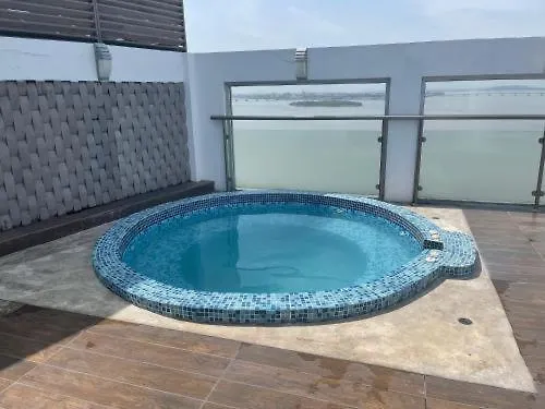 Suite Puerto Santana 과야킬 아파트
